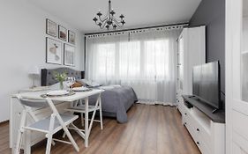 Comfy & Trendy Studio Apartment Warsaw Wola By Noclegi Renters
